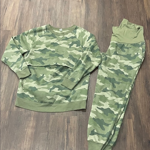 Three sets of maternity sweat suits - Picture 3 of 4